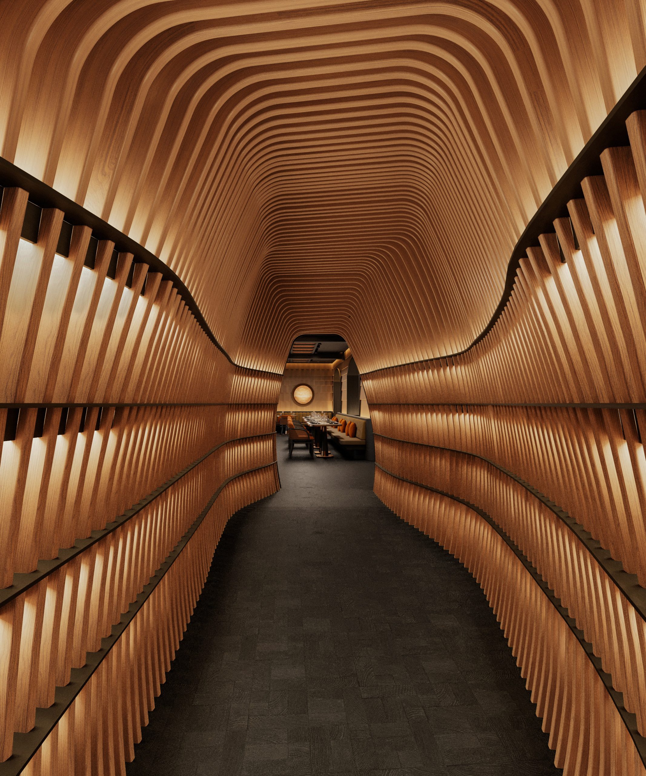 Ein Flur mit geschwungenen Holzlatten an den Wänden und an der Decke, die einen tunnelförmigen Effekt erzeugen, warm beleuchtet sind und zu einem gemütlichen, sanft beleuchteten Sitzbereich in der Ferne führen.